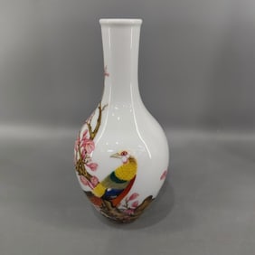 Famille-Rose Flower and Bird Pattern Vase