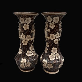 A Exquisite A pair of Painted Color Plum Blossom Coiled Dragon Vases