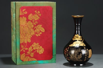 A Rare Ru yao Black Glazed Gold-Covered Carved Flower and Phoenix Pattern Vase