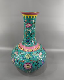 Famille-Rose Green Ground Lotus Pattern Vase