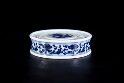 A Exquisite Blue and White Lotus Pattern Ornament