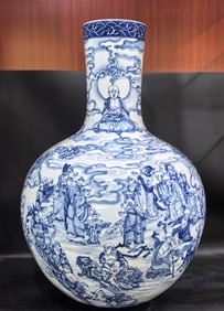 A Exquisite Blue and White Figures Pattern Vase
