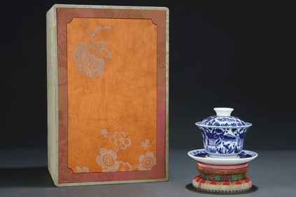 A Rare Blue and White Fish and Lotus Pattern Lidded Bowl