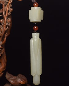 A Rare Hetian Jade Wengzhong Necklace