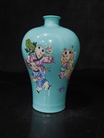A Rare Turquoise Figure Pattern Vase