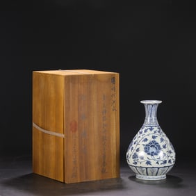 An Exquisite Blue and White Lotus Pattern Vase