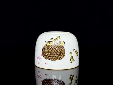 An Exquisite Famille-Rose Duck Pattern with poem Brush Washer