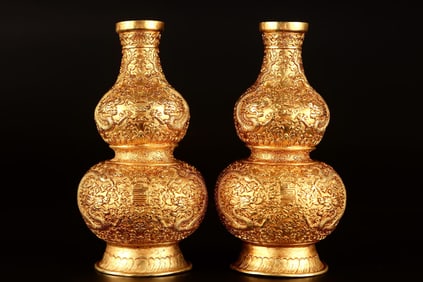 An Exquisite Gilt Bronze Dragon Pattern Gourd-Shaped Vase