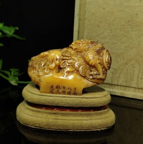 An Exquisite Shoushan Stone Dragon Pattern Seal Ornament