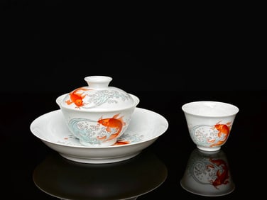An Exquisite Famille-Rose Fish Pattern Bowl