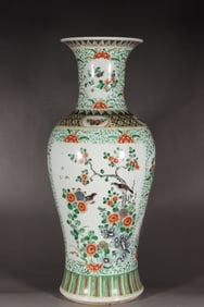 An Exquisite Wucai Flower and Bird Pattern Lotus Pattern Vase