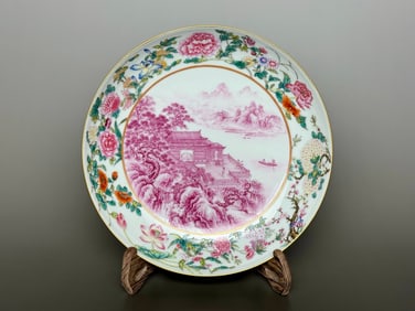 An Exquisite Famille-Rose Painted Gold Flower Pattern Landscape Pattern Plate