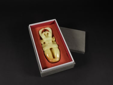 An Exquisite White Jade Figure Ornament