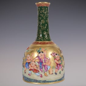 An Exquisite Enamel Green Ground Character and Story Pattern Lotus Pattern Vase