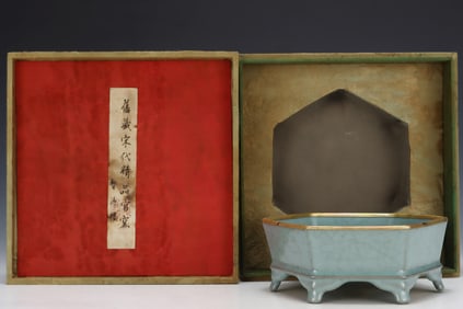 An Exquisite Guan yao Brush Washer