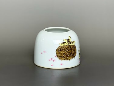 An Exquisite Famille-Rose Duck Pattern with poem Brush Washer