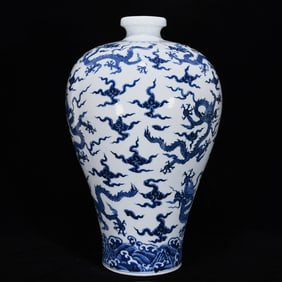 An Exquisite Blue and White Dragon Pattern Seawater Pattern Auspicious Cloud Pattern Vase