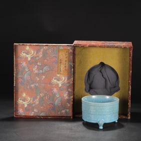 An Exquisite Ru yao Blue Glazed Tripod Brush Washer