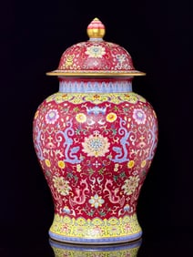 An Exquisite Ruby Red-Glazed Dragon and Phoenix Pattern Lotus Pattern Jar