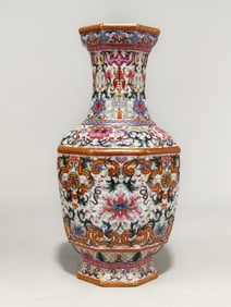 An Exquisite Enamel Lotus Pattern Bats and Peach Pattern Vase
