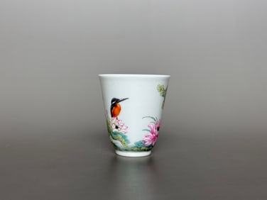 An Exquisite Enamel Flower and Bird Pattern Cup