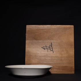 An Exquisite Ding yao Flower and Bird Pattern Plate