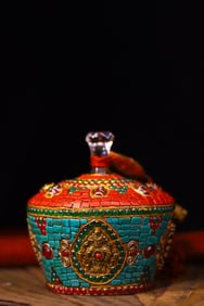 An Exquisite Crystal Inlaid Gems Jar