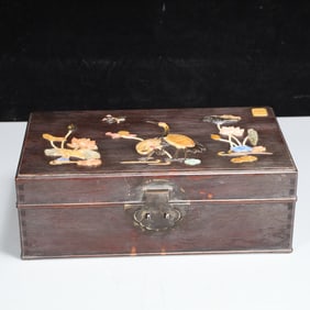 A Exquisite Eaglewood Flower and Bird Pattern Box