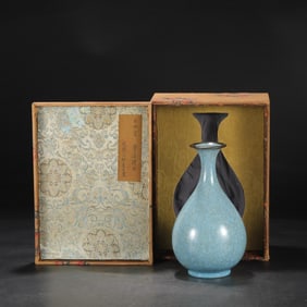 An Exquisite Ru yao Blue Glazed Vase