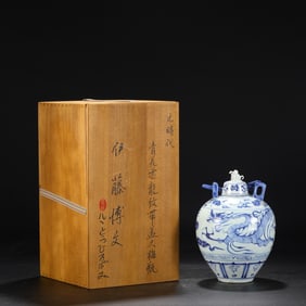 An Exquisite Blue and White Dragon Pattern Lotus Pattern Vase