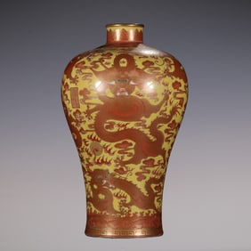 An Exquisite Famille-Rose Iron-Red Painted Gold Dragon Pattern Seawater Pattern Vase