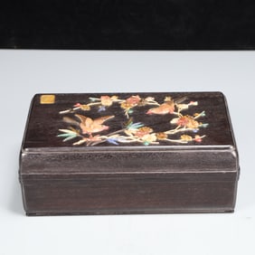 A Exquisite Eaglewood Flower and Bird Pattern Box