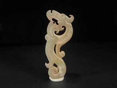 An Exquisite White Jade Dragon Ornament
