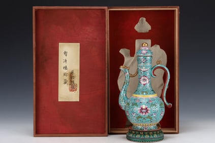 An Exquisite Enamel Green Glazed Lotus Pattern Ewer