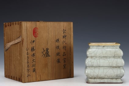 An Exquisite Guan yao Painted Gold Censer