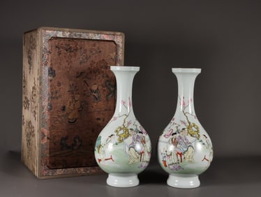 A Pair of Exquisite Famille-Rose Painted Gold Character and Story Pattern Vase