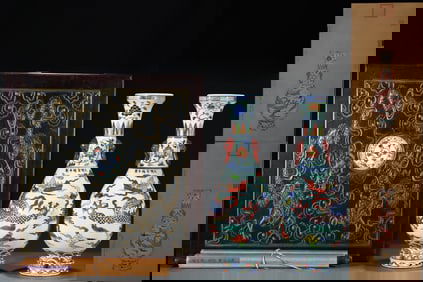 An Exquisite Wucai Blue and White Dragon Pattern Lotus Pattern Seawater Pattern Double-Ears Vase