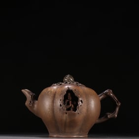 An Exquisite Purple Sands Figure Pattern Pumpkin-Shaped Teapot