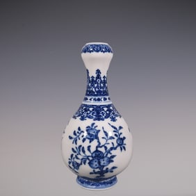 An Exquisite Blue and White Flower and Fruit Pattern Vase