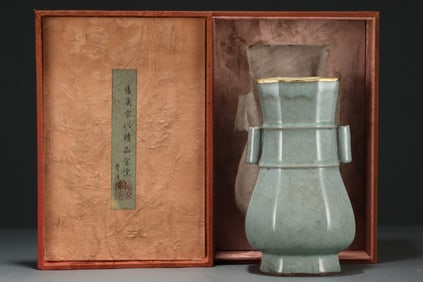 An Exquisite Guan yao Painted Gold Double-Ears Vase