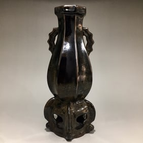 An Exquisite Jun yao Double-Ears Vase