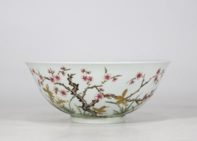 An Exquisite Famille-Rose Painted Gold Flower Pattern Bowl