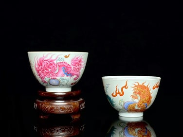 An Exquisite Famille-Rose Auspicious Beast Pattern Cup