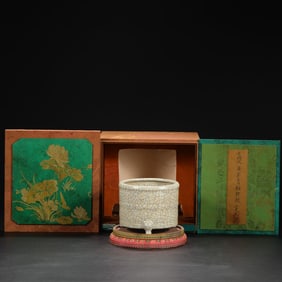 An Exquisite Ge yao Celadon Glazed Tripod Censer