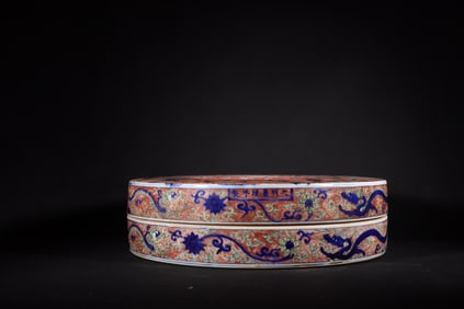 An Exquisite Blue and White Dragon Pattern Lotus Pattern Box