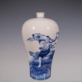 An Exquisite Blue and White Character and Story Pattern Vase