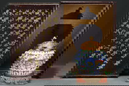 An Exquisite Doucai Lotus and Lion Pattern Jar,With Gilt Cover