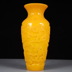 An Exquisite Glass Dragon Pattern Vase