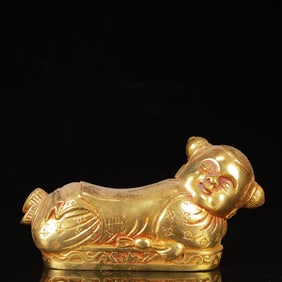 An Exquisite Gilt Bronze Figure Pillow