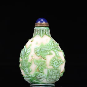 An Exquisite Glass Lotus and Fish Pattern Snuff Bottle